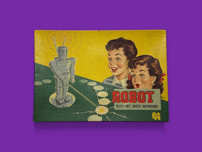 Robot geeft het juiste antwoord photographed on Bruno's purple Applied Games background