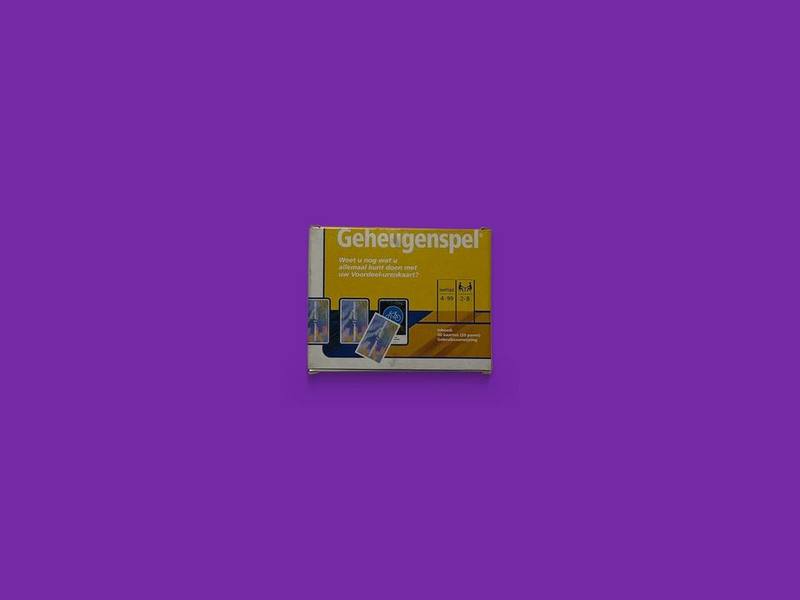 Geheugenspel photographed on Bruno's purple Applied Games background