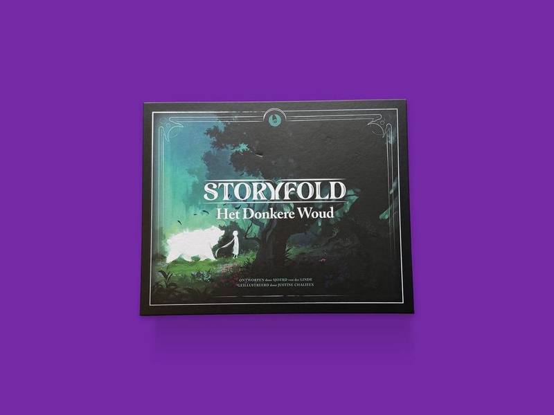 StoryGold: Het Donkere Woud photographed on Bruno's purple Applied Games background