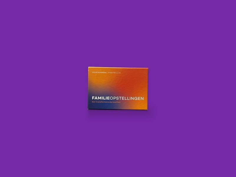 Familieopstellingen photographed on Bruno's purple Applied Games background