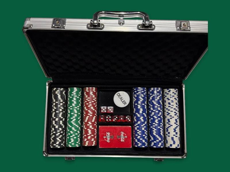 Poker Set, Standard version · Poker Set — photographed attic object · BGG3-208