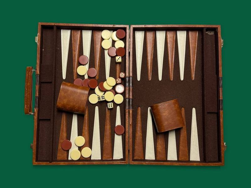 Backgammon, Standard Backgammon · Full-size Backgammon case set · BGG3-210